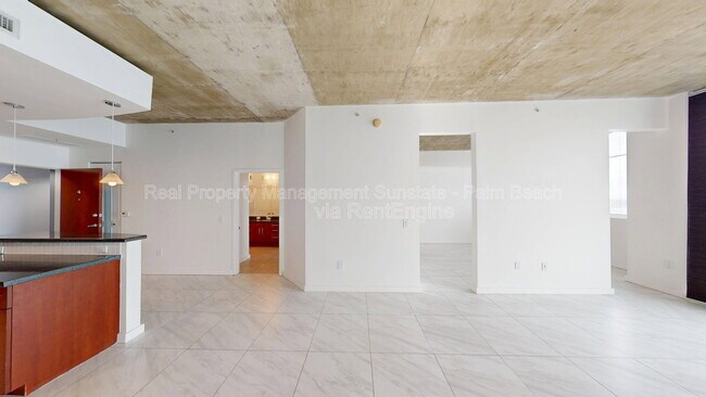 Building Photo - 300 S Australian Ave