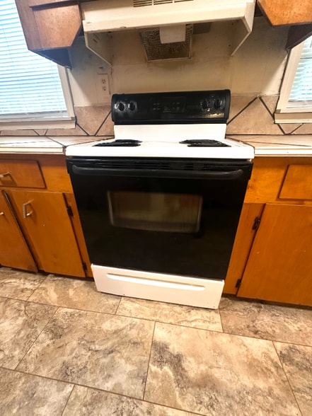 Building Photo - 3925 Camilla Dr