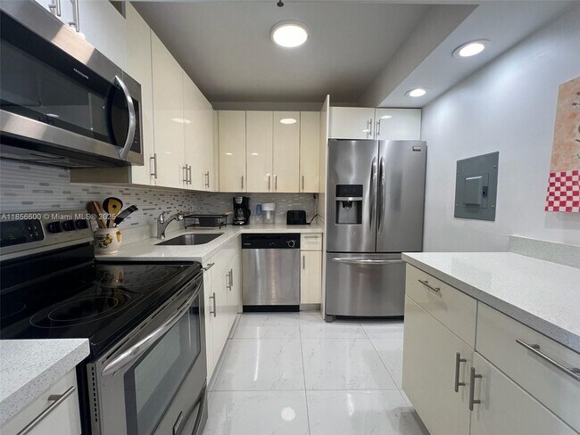 Building Photo - 20505 E Country Club Dr