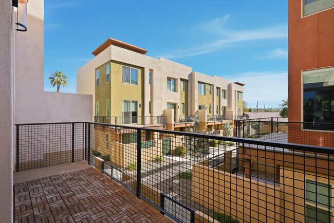 Building Photo - 820 N 8th Ave