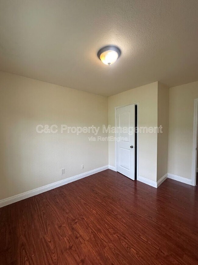 Building Photo - 1143 W 91st St