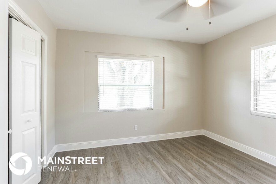 Building Photo - 701 Brookside Dr