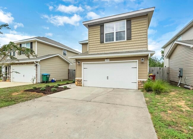 Building Photo - 220 Wainwright Dr