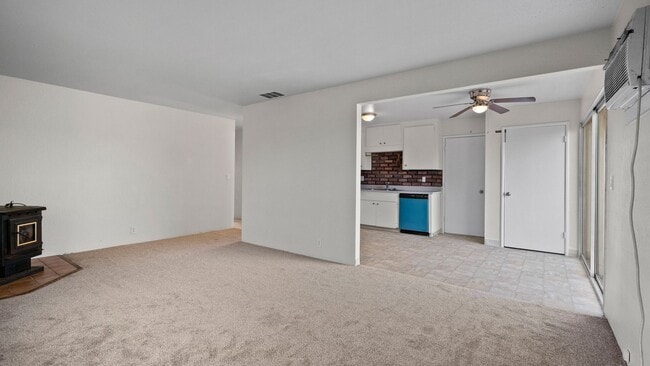 Building Photo - 4 Bedroom home with RV parking