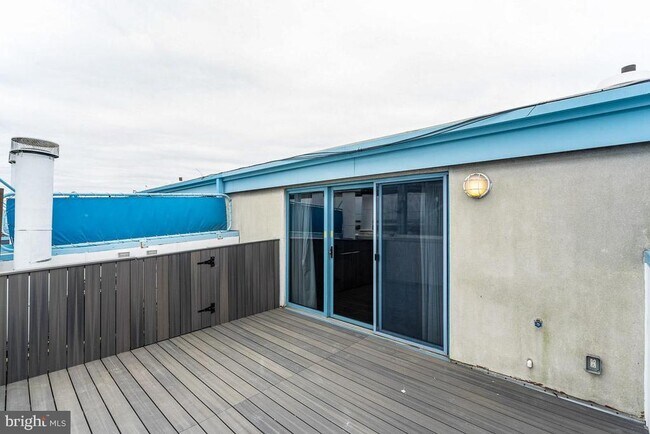 Building Photo - 7 N Christopher Columbus Blvd