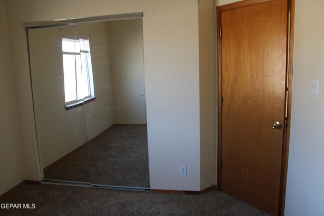 Building Photo - 704 Springfire Dr