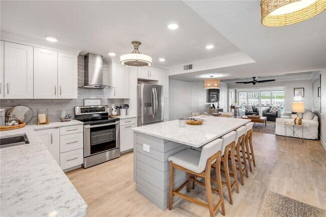 Building Photo - 2100 N Peninsula Ave