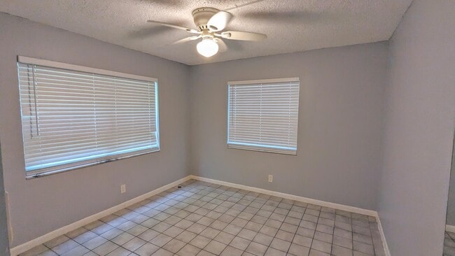 Building Photo - 2301 SE 4th St