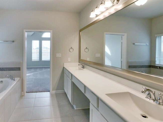 Building Photo - 24219 Via Vitani Dr