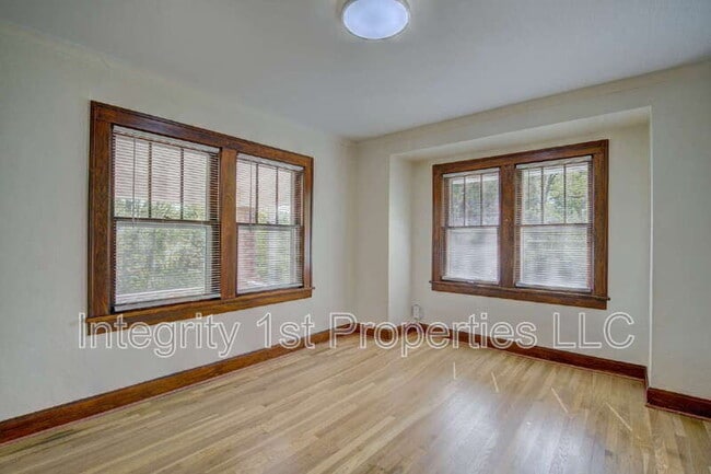 Building Photo - 4226 NE Antioch Rd