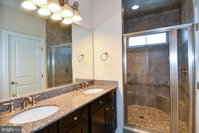 Building Photo - 409 Hydrangea Place