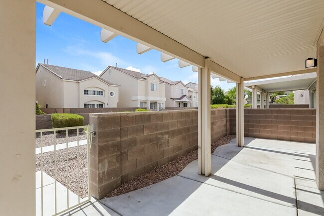 Building Photo - 5454 Dungaree St