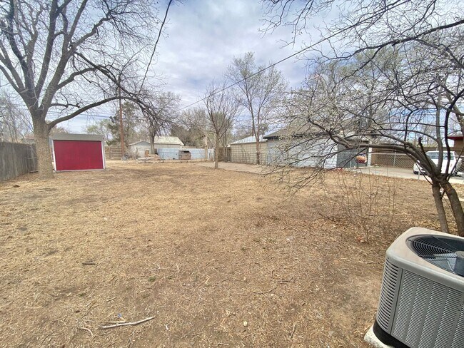 Building Photo - AVAILABLE SOON - 2 bed 1 bath near TEXAS T...