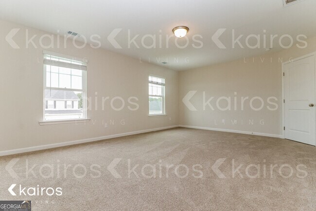 Building Photo - 22 Red Oak Dr.