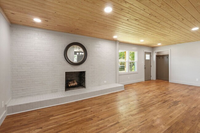 Building Photo - 614 Holland Ct SW