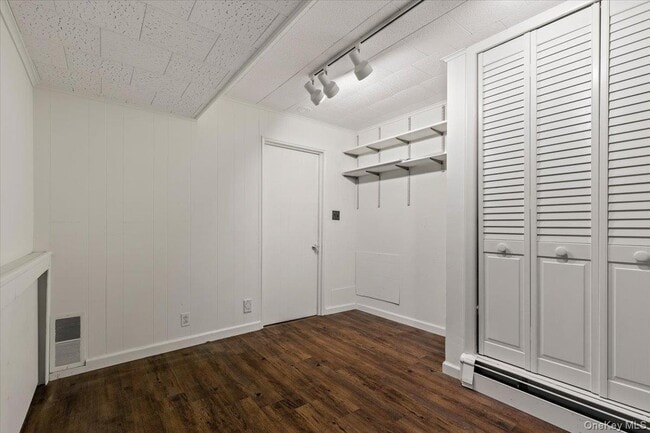 Building Photo - 18 Harvard Ln