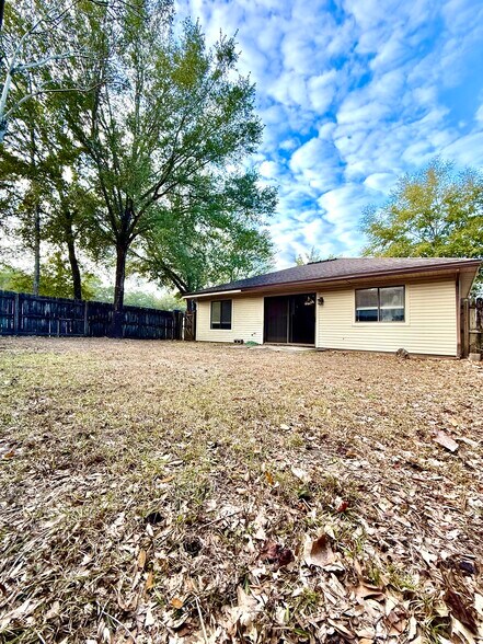 Building Photo - 2908 Alpine Pl