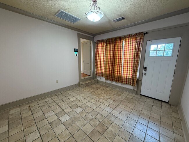 Building Photo - Charming Historic Highland Rental – 3BR, 2...