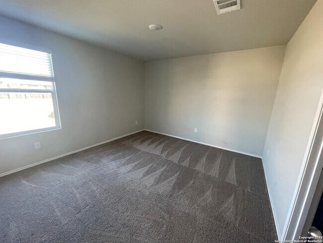 Building Photo - 430 Blue Stem Rd