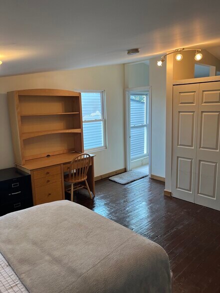 Building Photo - 2177 Sohn St