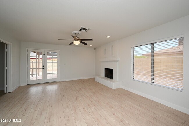 Building Photo - 7301 W Canterbury Dr