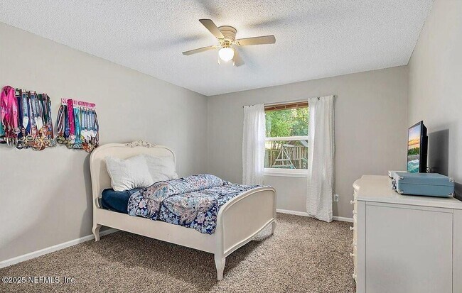 Building Photo - 4766 Dovetail Dr