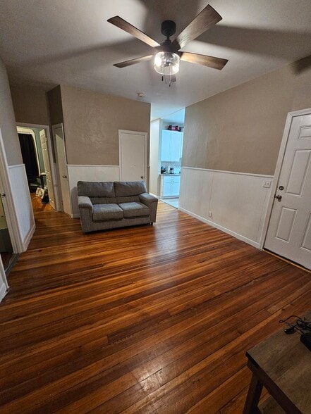 Building Photo - 46 Bay St