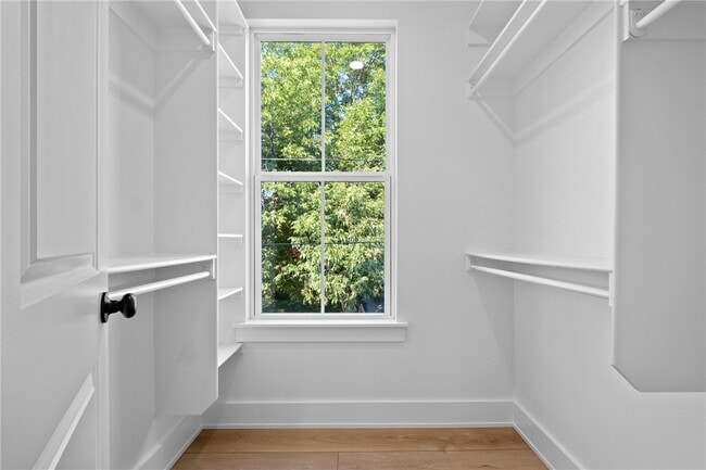 Building Photo - 588 S Willow Ave