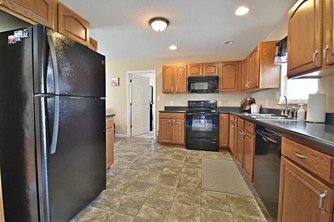 Building Photo - 6100 Cougar Dr
