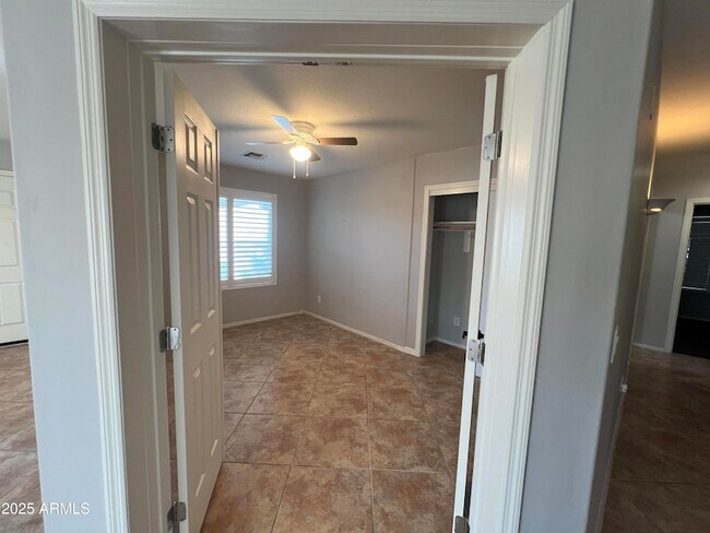 Building Photo - 35282 N Shorthorn Trail