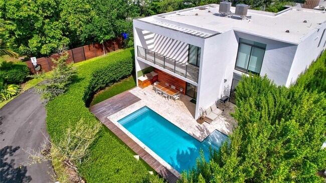 Building Photo - 8660 Arboretum Ln