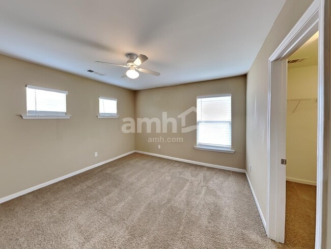 Building Photo - 330 Branch Valley Dr