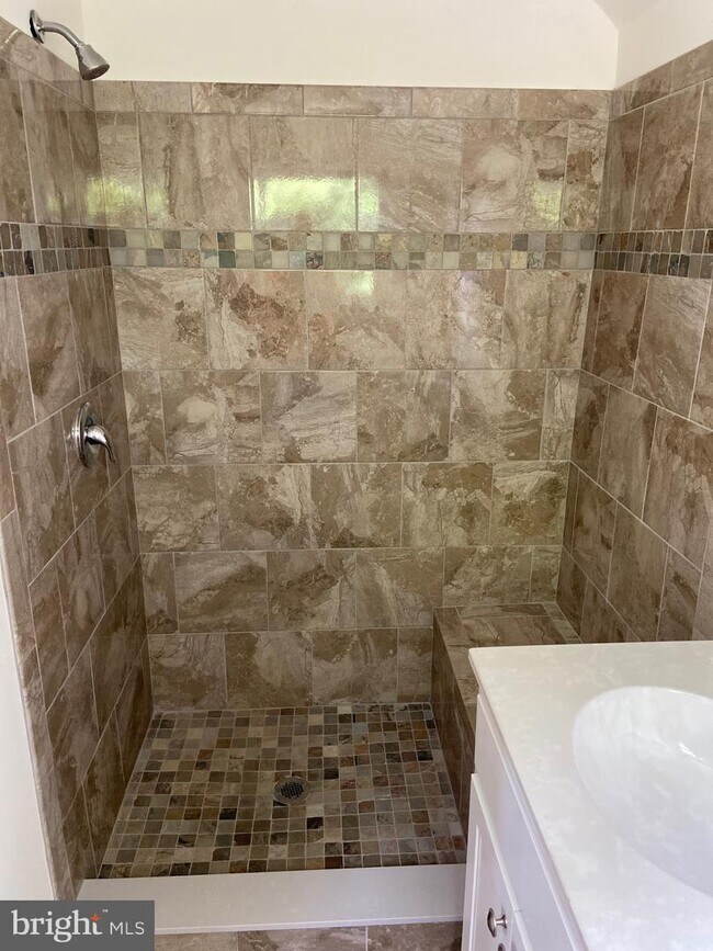 Building Photo - 121 Cypress Dr