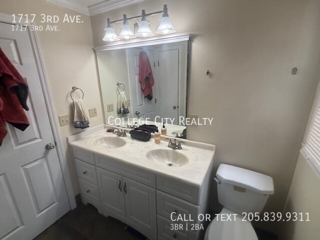 Building Photo - 1717 3rd Ave