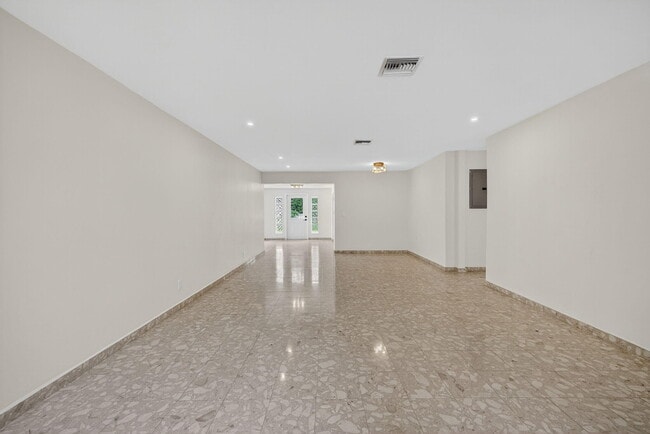 Building Photo - 4442 Sea Grape Dr