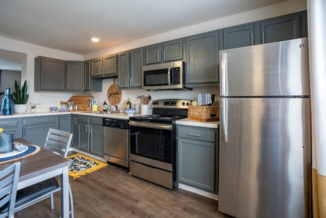 Building Photo - 1051 Southern Dr