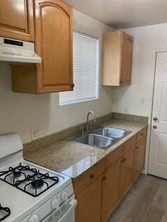 Building Photo - 5842 Lexington Ave