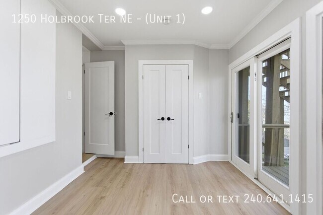 Building Photo - 1250 Holbrook Terrace NE