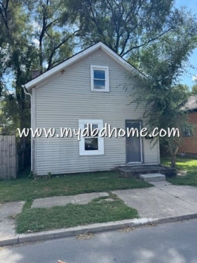 Primary Photo - 1019 Pape Ave