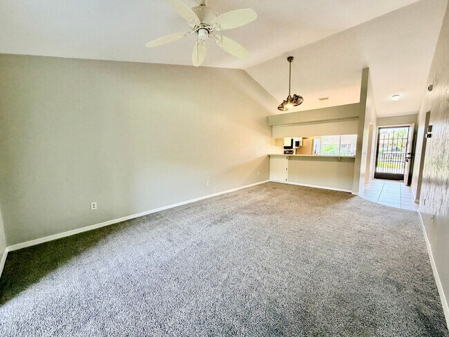 Building Photo - 13076 Cross Creek Ct