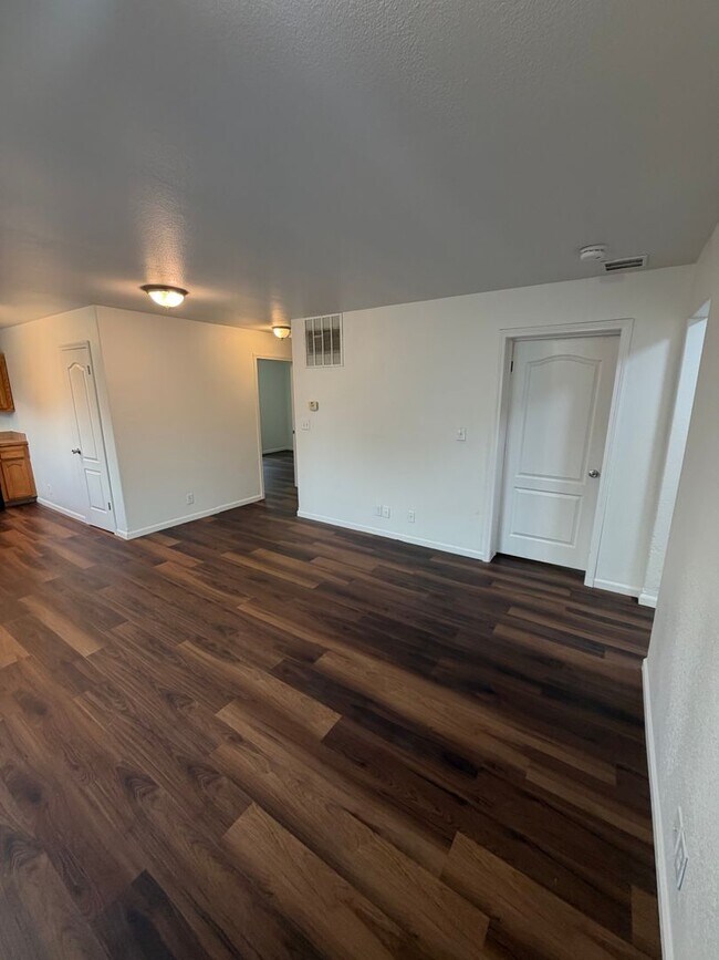 Building Photo - 777 Hilltop Dr