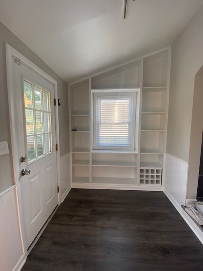 Building Photo - Charming 3-Bedroom Home in Clintonville!