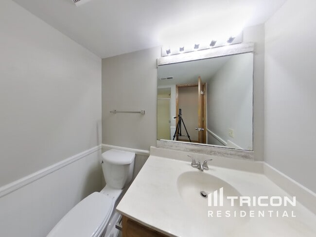 Building Photo - 4350 Thornhill Ln