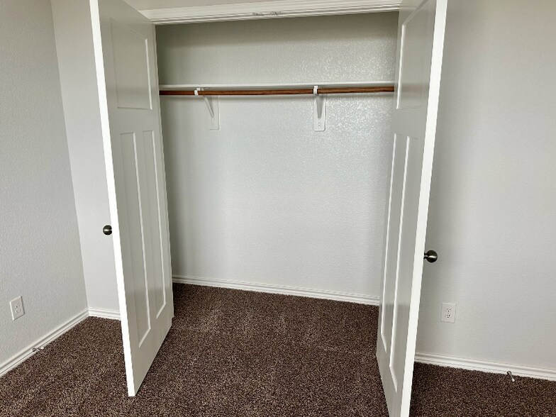 Building Photo - 810 Mineral Wells Ln