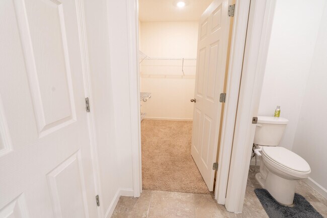 Building Photo - 1401 SE Portillo Rd