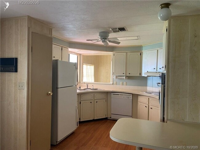 Building Photo - 7777 SE Continental Dr