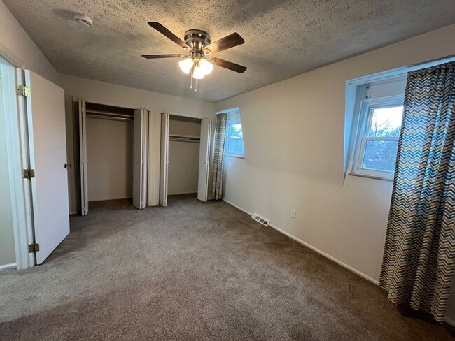 Building Photo - Two bedroom in Edwardsville