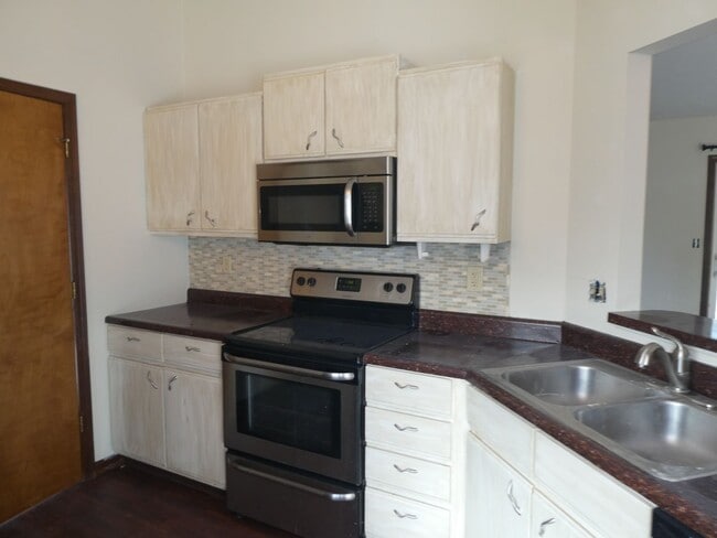 Building Photo - 3 Bed 1.5 Bath Home Off Of Mexico Gravel Road