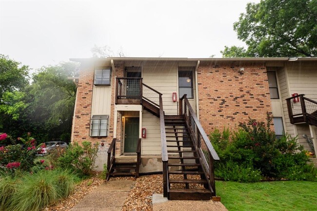 Primary Photo - 421 W San Antonio St