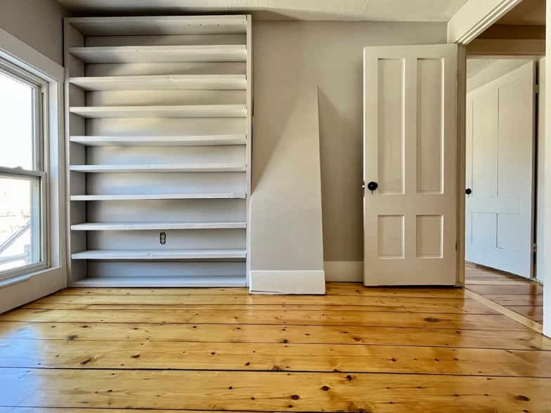 Building Photo - 50 N Main St